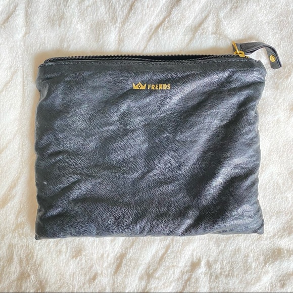 Frends Layla Black and Gold Headphones + 4 Caps - Picture 5 of 5